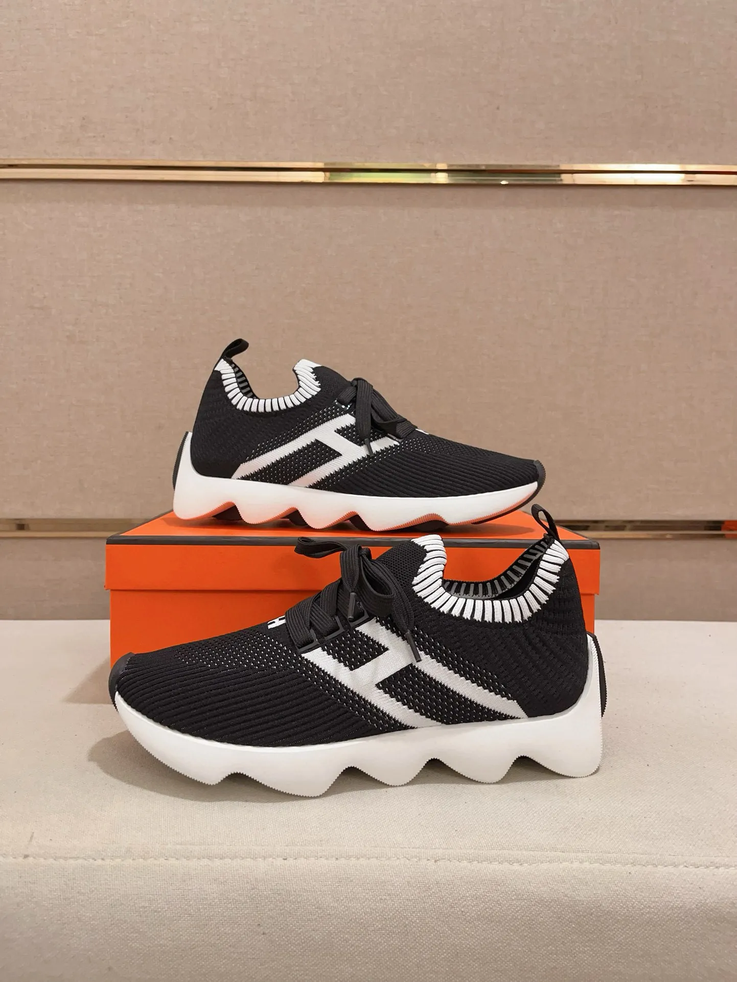Men's clothing and shoes💰: 420💰《HERMES》【Classic Original Version】Hermès; top 🔝purchasing agent🔍🔍men's latest 🇺🇸 counters are on sale at the same time, original fly-knit fabric imported from Italy is exquisite in workmanship (Italian 🇮🇹Imported water-dyed 🐂cowhide lining) sole: original sole provided by the original factory, ⚠️exclusive double-layer activity·TPR·rubber·combined molded outsole; Code number: 38-44 (45/46 can be customized, non-refundable)